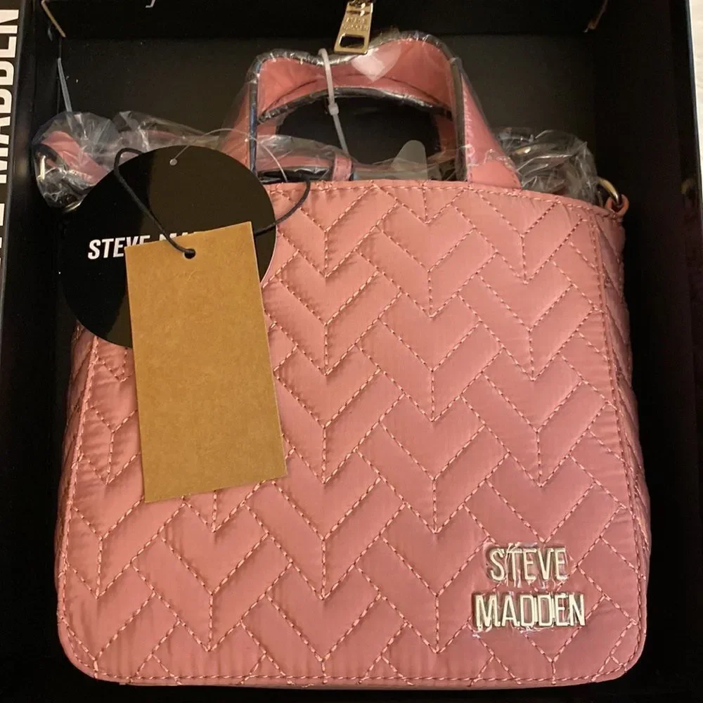 NWT Steve Madden Tote/Crossbody w/ AirPod Case and Hat- 3pc Gift Set - Mauve - Picture 13 of 15